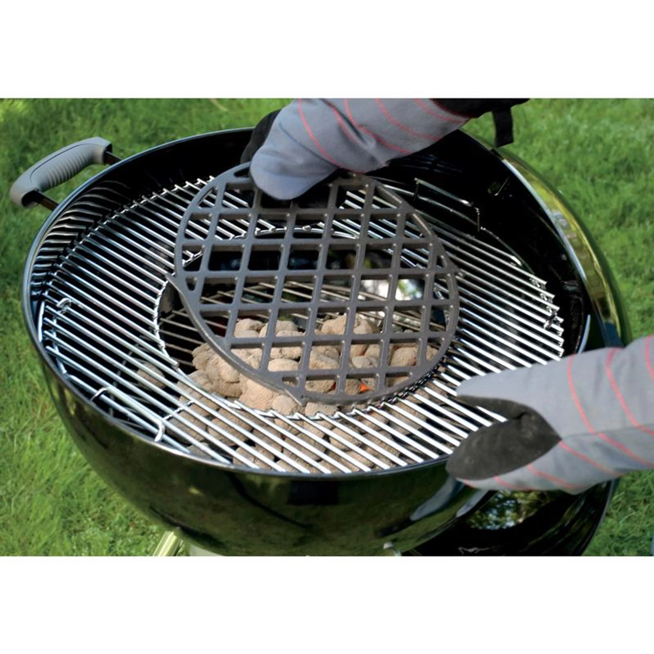 Weber 8835 Gourmet BBQ System Hinged Grill Grate 8 Weber 8835 Gourmet BBQ System Hinged Grill Grate - Image 6