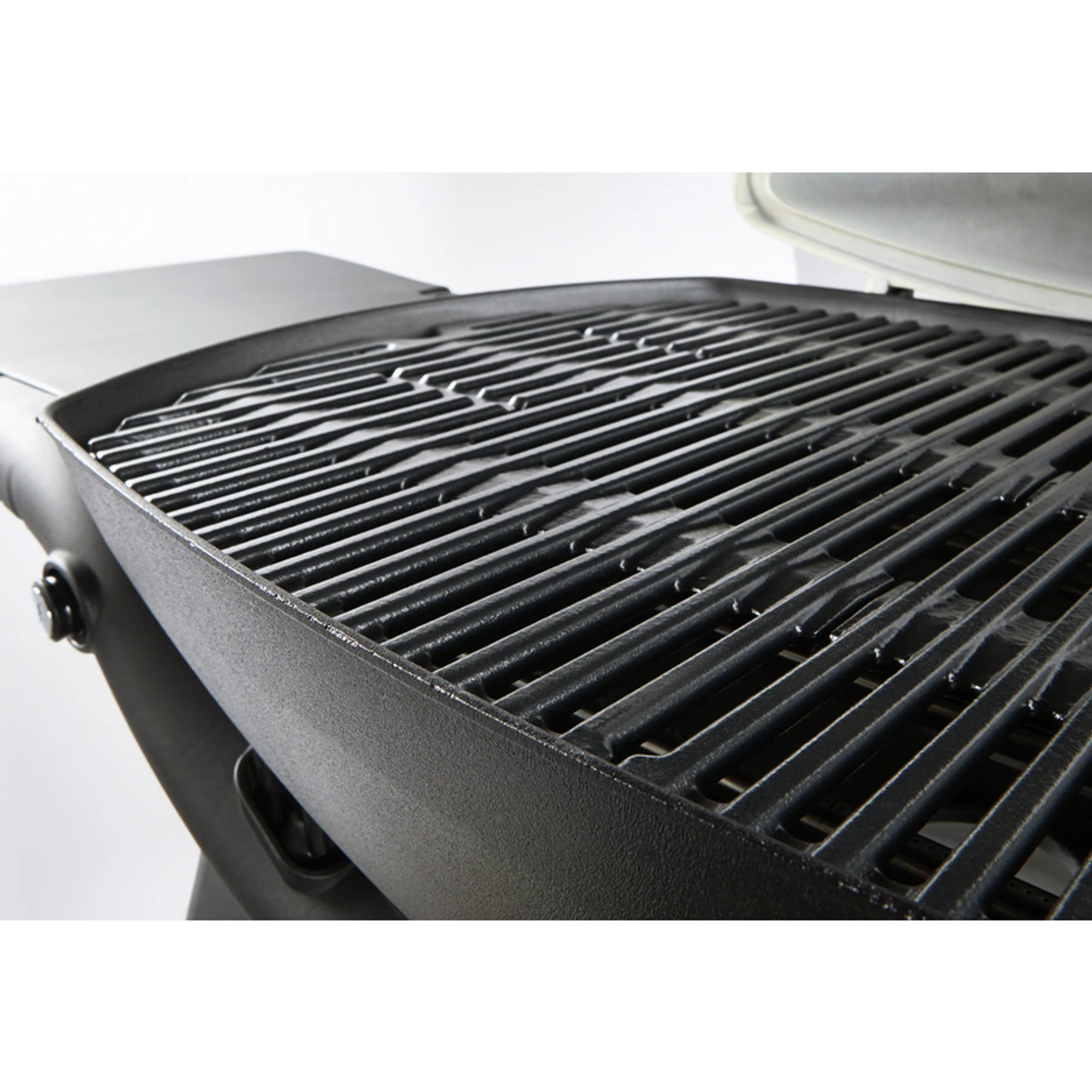 Weber Q1200 Gas Grill 5 Weber Q1200 Gas Grill - Image 3